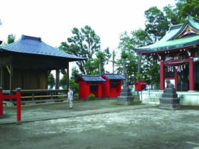 高台に建つ諏訪神社